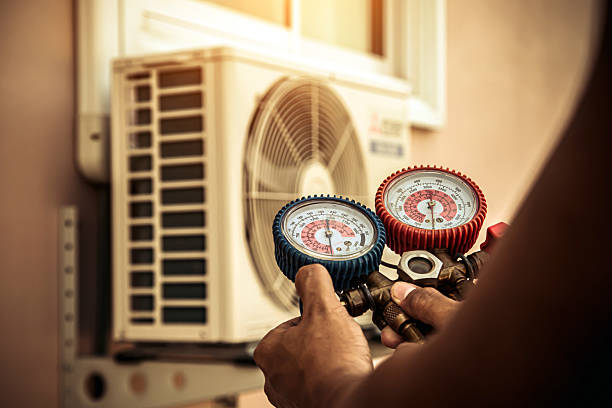Professional Hvac Repair technician working in Mapleton, IL